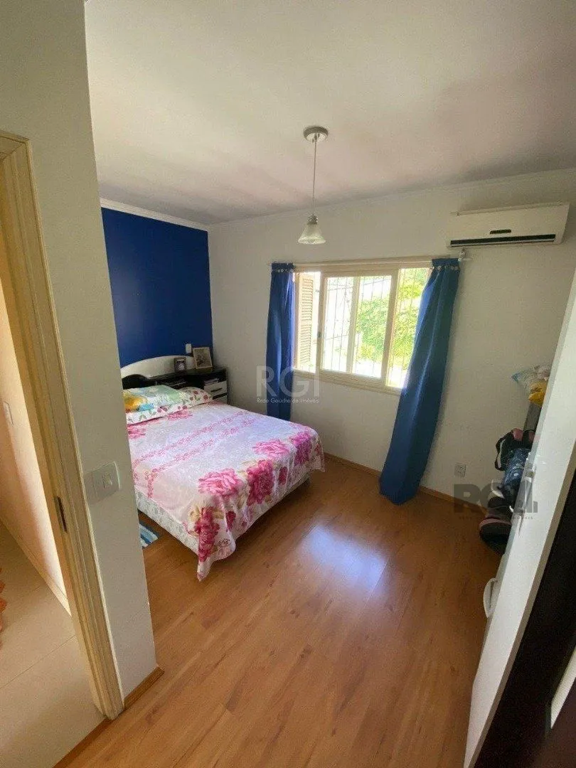Imagem Casa para Venda - 250m², 3 dormitórios, sendo 1 suites, 2 vagas - Cristal