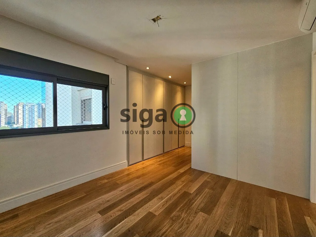 Imagem Apartamento à venda - 192 m², 3 suítes, 4 vagas - Campo Belo - São Paulo/SP