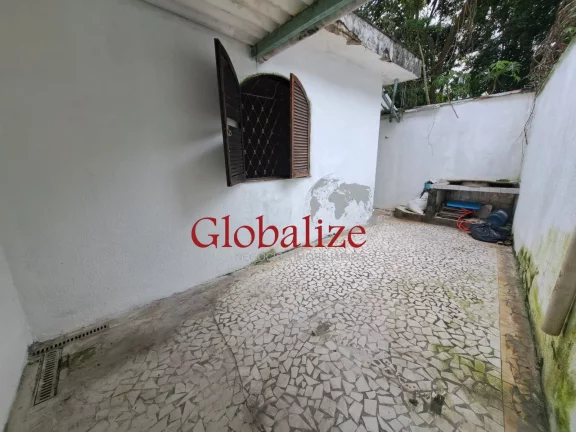 Imagem Casa à venda com 154m², 2 quartos, quintal, vaga para 3 carros por R$645.000,00 no Marapé em Santos