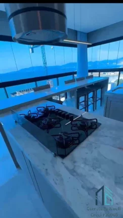 Imagem Apartamento Frente Mar, Semi mobiliado, 04 suítes, 04 vagas, Meia Praia em Itapema - SC