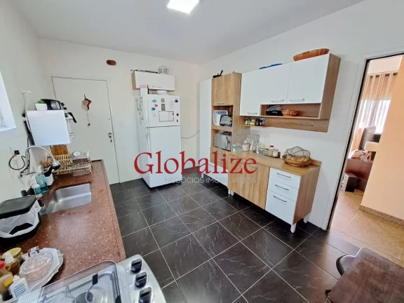 Imagem Apartamento com 131m², 2 quartos, varanda, dependência, vaga demarcada por R$720.000,00 no Gonzaga em Santos
