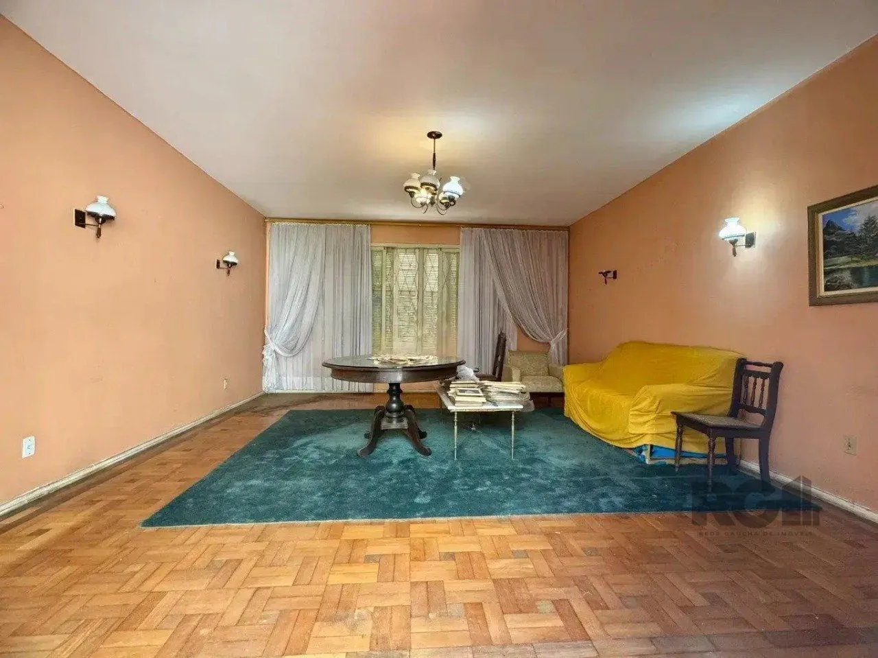 Imagem Casa de 5vquartos e 3 vagas de garagem no bairro Santana em Porto Alegre