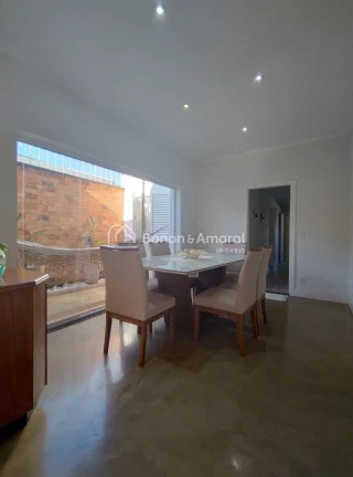 Imagem Apresentamos esta belíssima casa, muito bem localizada, ideal para quem busca conforto, segurança ...