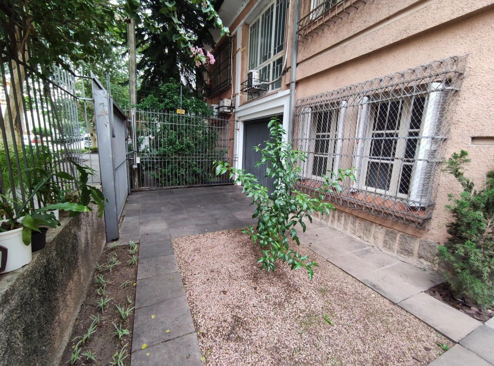Imagem Sobrado para Venda - 345m², 4 dormitórios, sendo 2 suites, 2 vagas - Independência