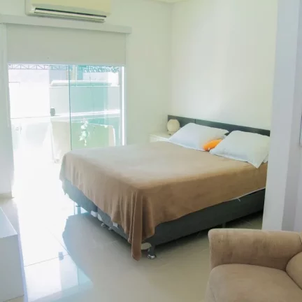 Imagem Casa em Alto Padrão , no condomínio Ponta Negra 2 , mobiliado e climatizado , pronto pra ser financiado