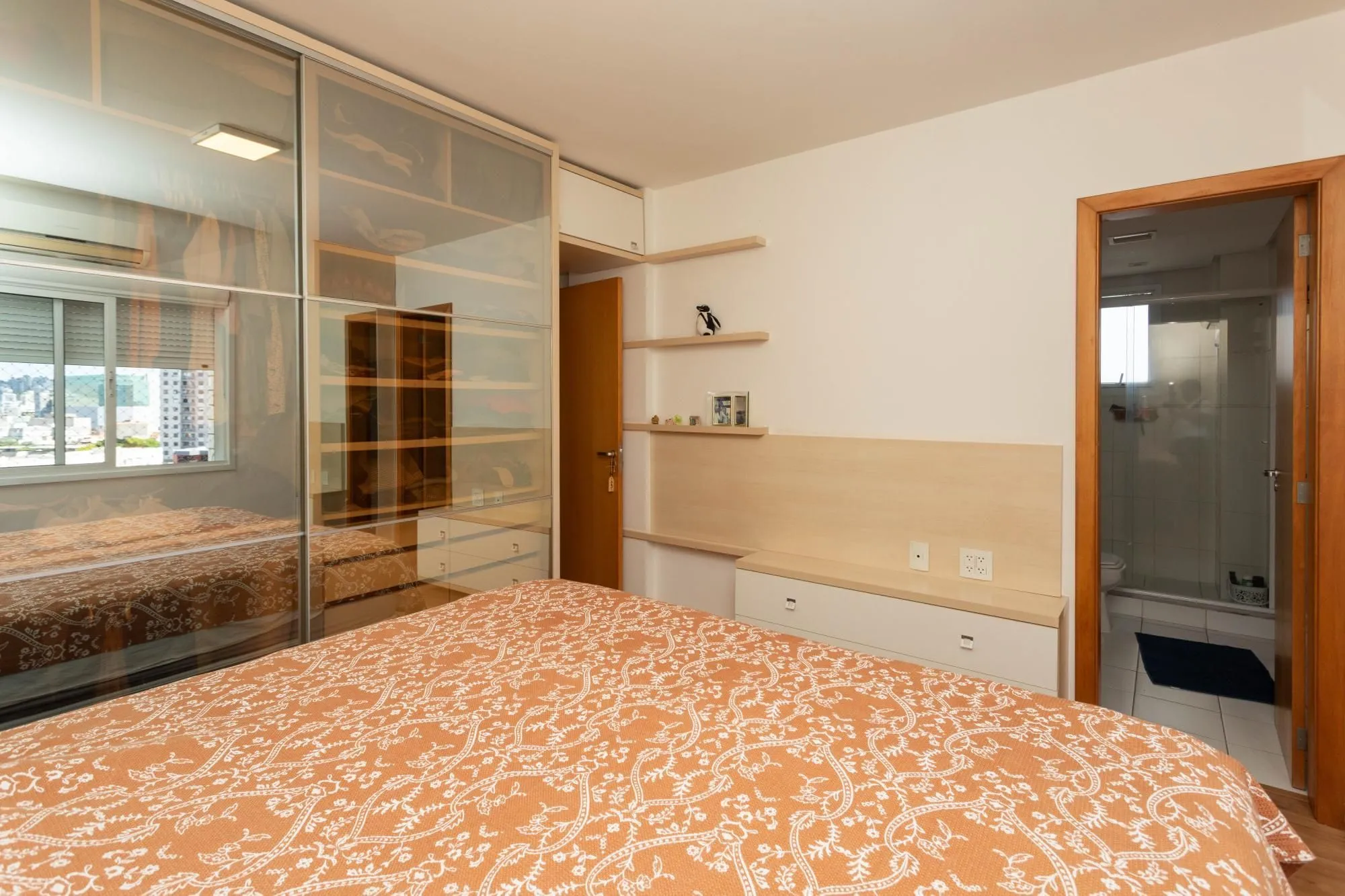Imagem Apartamento com Suíte, 2 Vagas e Lazer de Clube