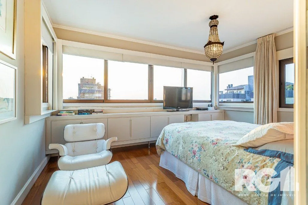 Imagem Apartamento semimobiliado, 167 m², 3 suítes e 3 vagas de garagem no bairro Bela Vista.