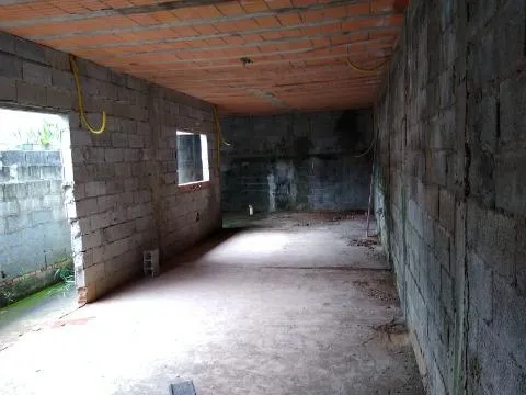 Imagem VENDA DE CASA EM CONSTRUÇÃO NO JARDIM RIO NEGRO, EM ITAQUAQUECETUBA/SP, 160m² com 3 quartos, suíte, sala de estar e garagem para 4 autos. CONSULTE-NOS