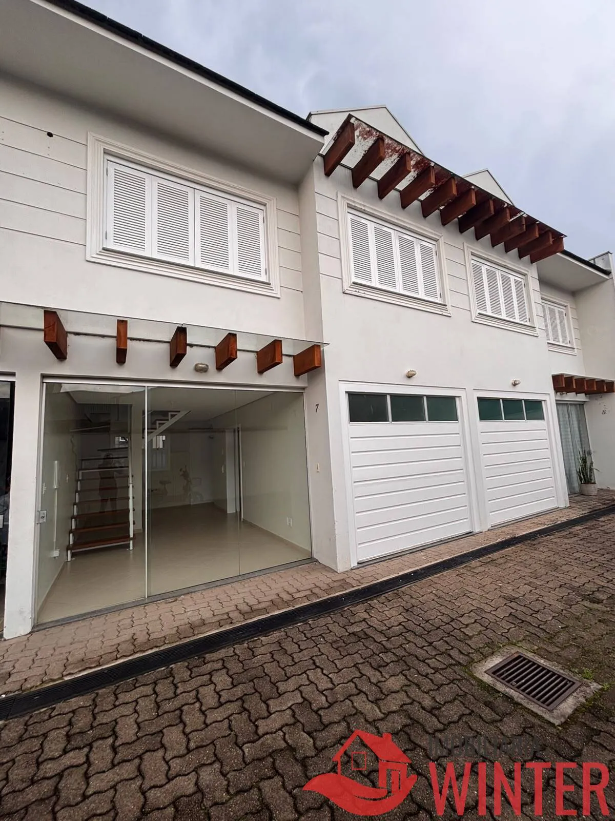 Imagem Sobrado com 2 dormitórios e garagem no Centro de Feliz.