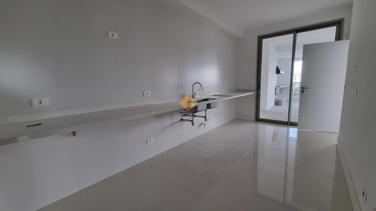 Imagem APARTAMENTO DE 211M², 4 SUÍTES, TERRAÇO GOURMET COM 2 VAGAS + DEPÓSITO - REAL PARQUE - SÃO PAULO / SP
