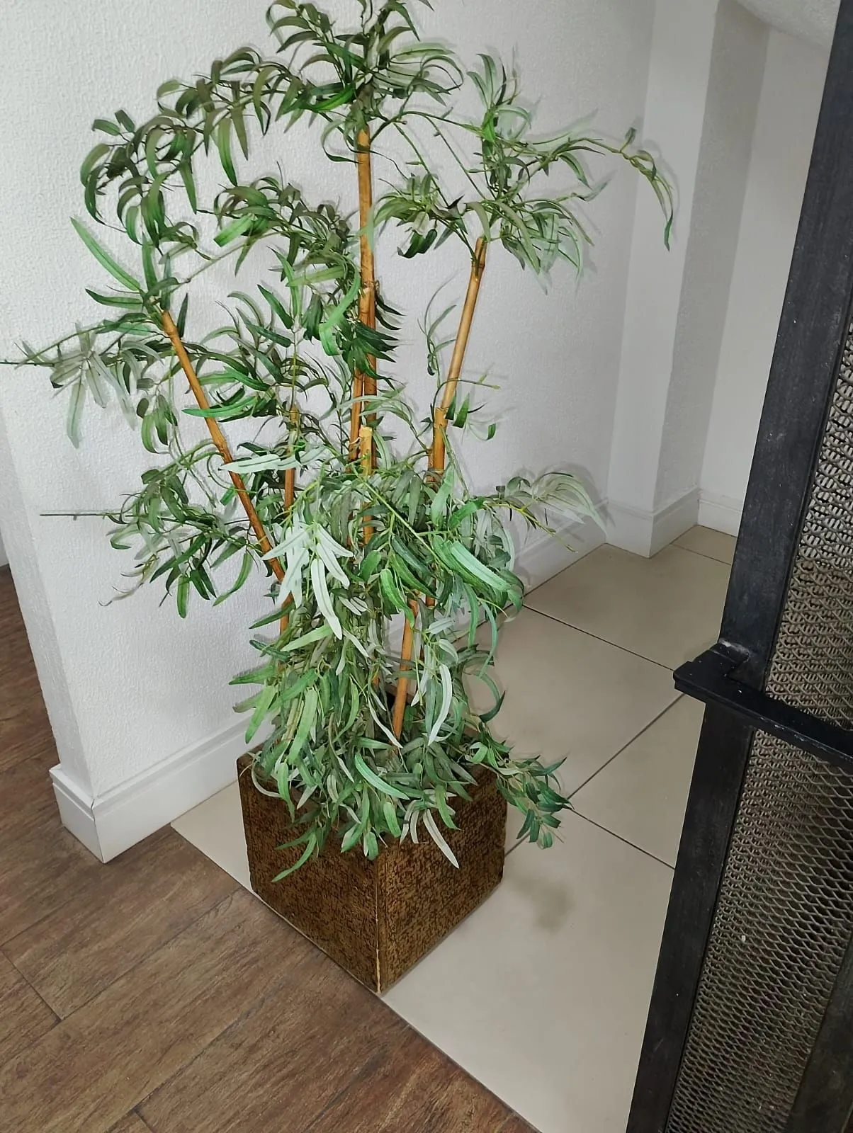 Imagem APARTAMENTO COM 01 DORMITÓRIO E GARAGEM