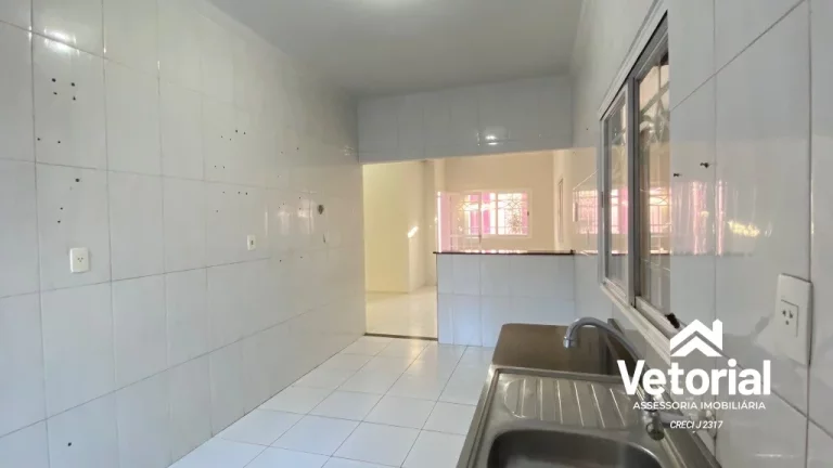 Imagem Casa para locação na Serra do Mimo: 3 quartos, 1 suíte, 2 salas, 1 vaga de garagem, 120m² em Barreiras-BA.
