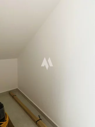 Imagem Casa Sobreposta Baixa 3 quartos e suítes, 2 vagas - Embaré / Santos