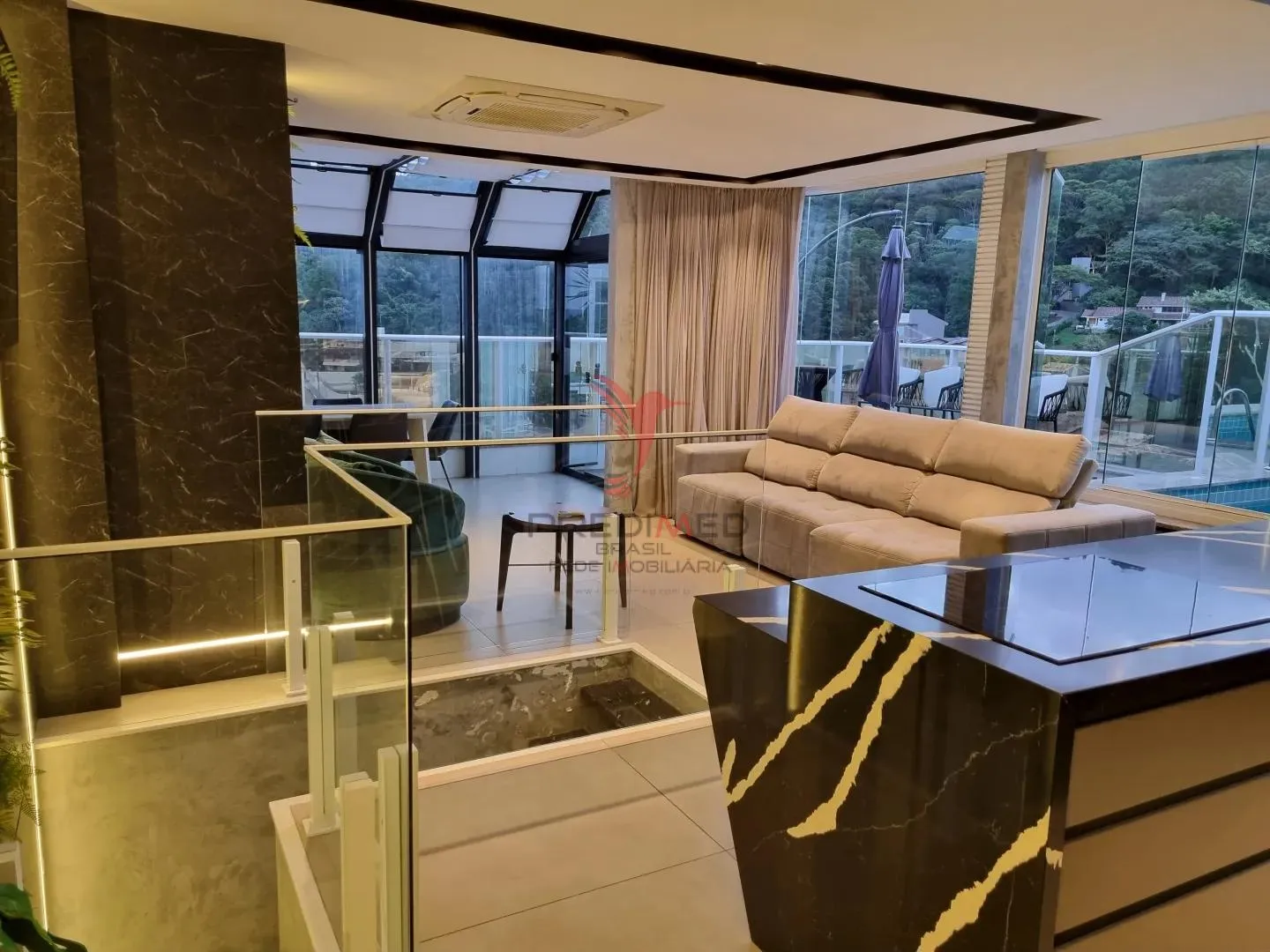 Imagem Exclusividade e Alto Padrão: Cobertura Duplex Atmos Beach em Cabeçudas