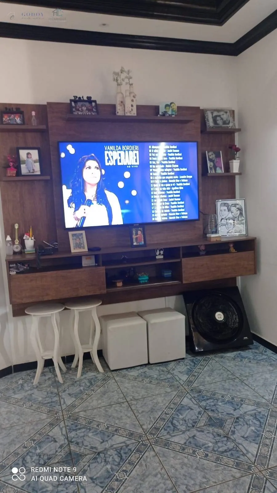 Imagem Linda Casa com Suíte, Escritório e Garagem Coberta em Ótima Localização