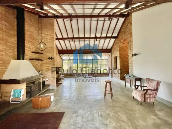 Foto do imóvel Casa de Campo à venda em Condomínio na Granja Viana em Rua Ferros