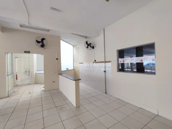 Imagem Galleria comercial à venda no centro de valinhos, varias salas, estacionamento subsolo
No piso tér...