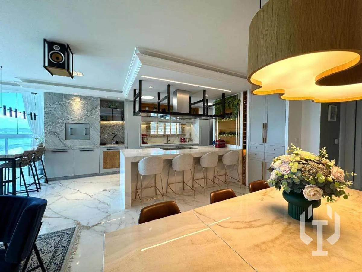 Imagem Apartamento Frente Mar Finamente Mobiliado e Decorado, com 4 Suítes, em Itapema.