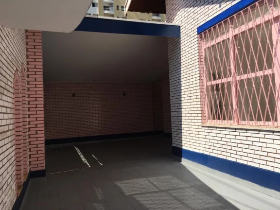 Imagem Casa Central, Venda ou Locação. Residencial/Comercial. Garagem para 3 carros, sala para 2 ambiente...