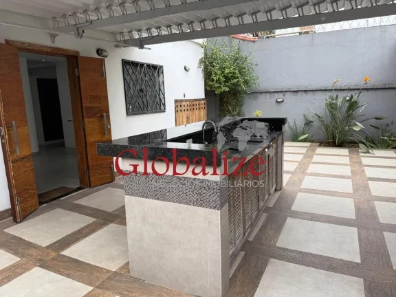 Imagem Casa com 4 dormitórios, edícula, vaga para 3 carros e quintal amplo na Ponta da Praia em santos por R$ 2.600.000,00
