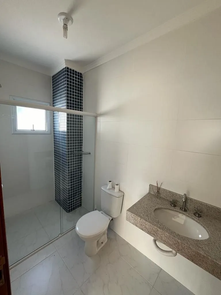 Imagem Residência Exclusiva no Condomínio Horto Florestal 1 com Design Moderno e Aconchegante