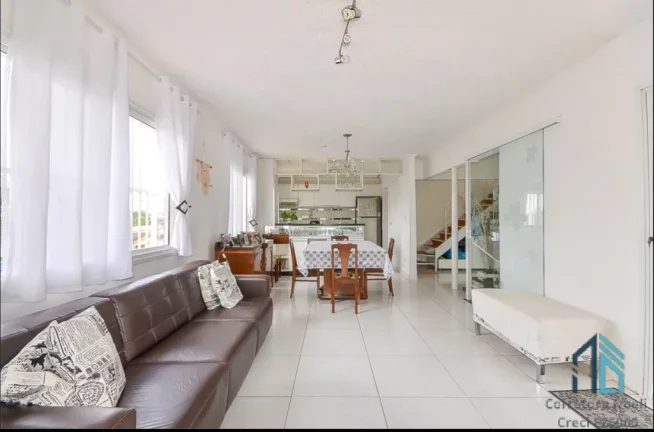 Imagem Casa a venda, 04 quartos c/suíte, 06 vagas, no São Lourenço em Curitiba PR