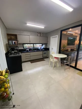 Imagem Casa em Condomínio de Alto Padrão em Alphaville I - Salvador-BA: 4 Quartos, 3 Suítes, 2 Salas, 2 Banheiros, 4 Vagas, 400m²!