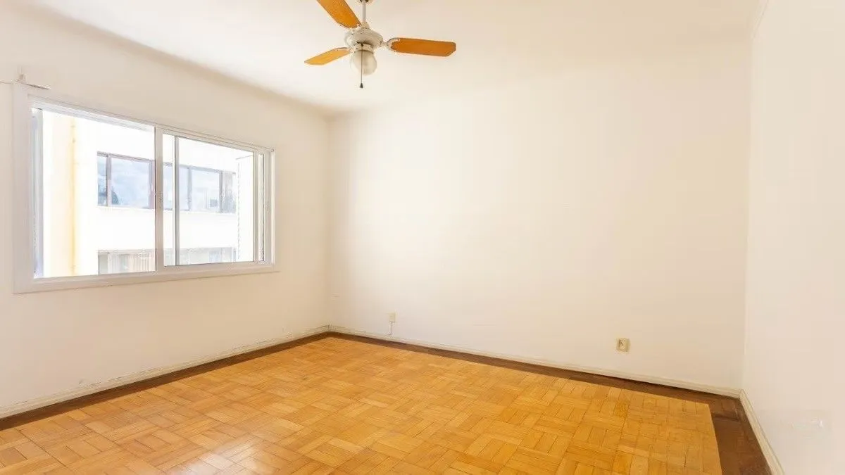 Imagem Apartamento de 1 quarto à venda no Edifício Britânia na Avenida Independência em Porto Alegre - 45,24 m² Privativos e Portaria 24h