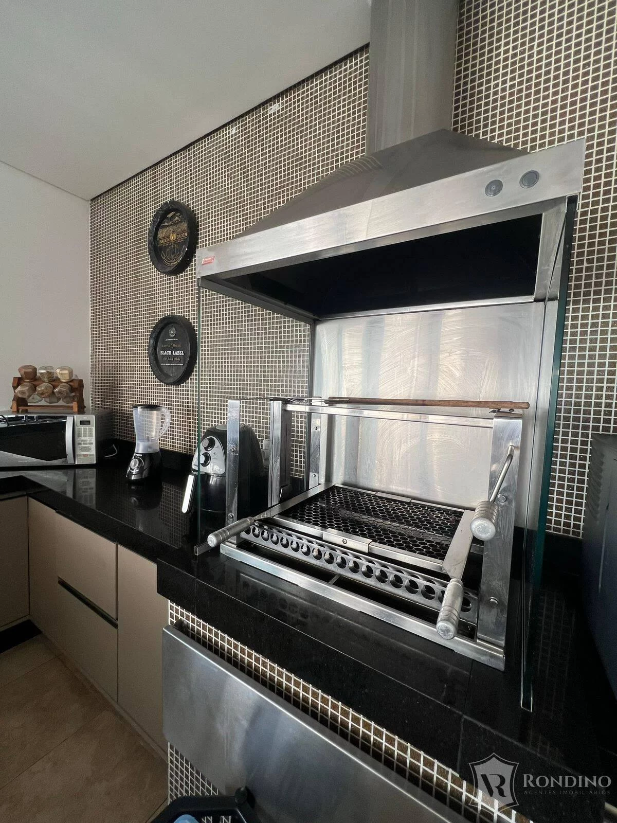 Imagem Casa com 4 suítes, brinquedoteca e área gourmet com piscina aquecida