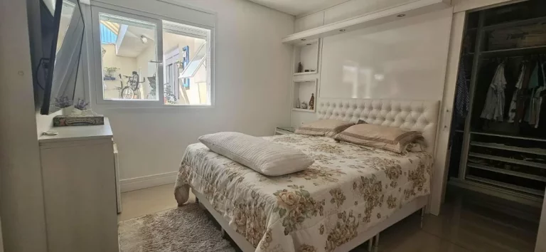 Imagem Casa Para Locação,360m2. Finamente Mobiliada, 5 Dormitórios(3 Suítes), 6 Vagas , Santa Mônica, Florianópolis/SC