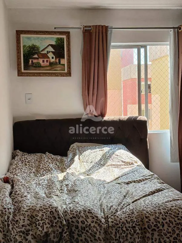 Imagem Apartamento reformado, sol da manhã, com 2 dormitórios no Real Parque