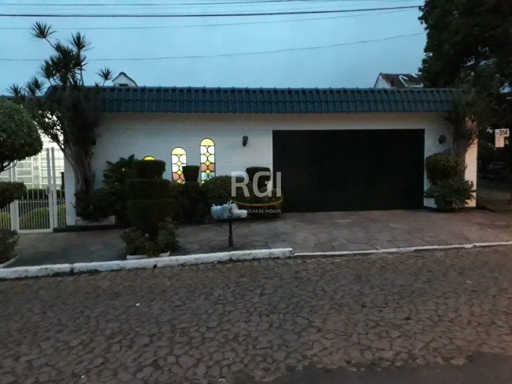 Imagem Casa para Venda - 197m², 3 dormitórios, 4 vagas - Sarandi