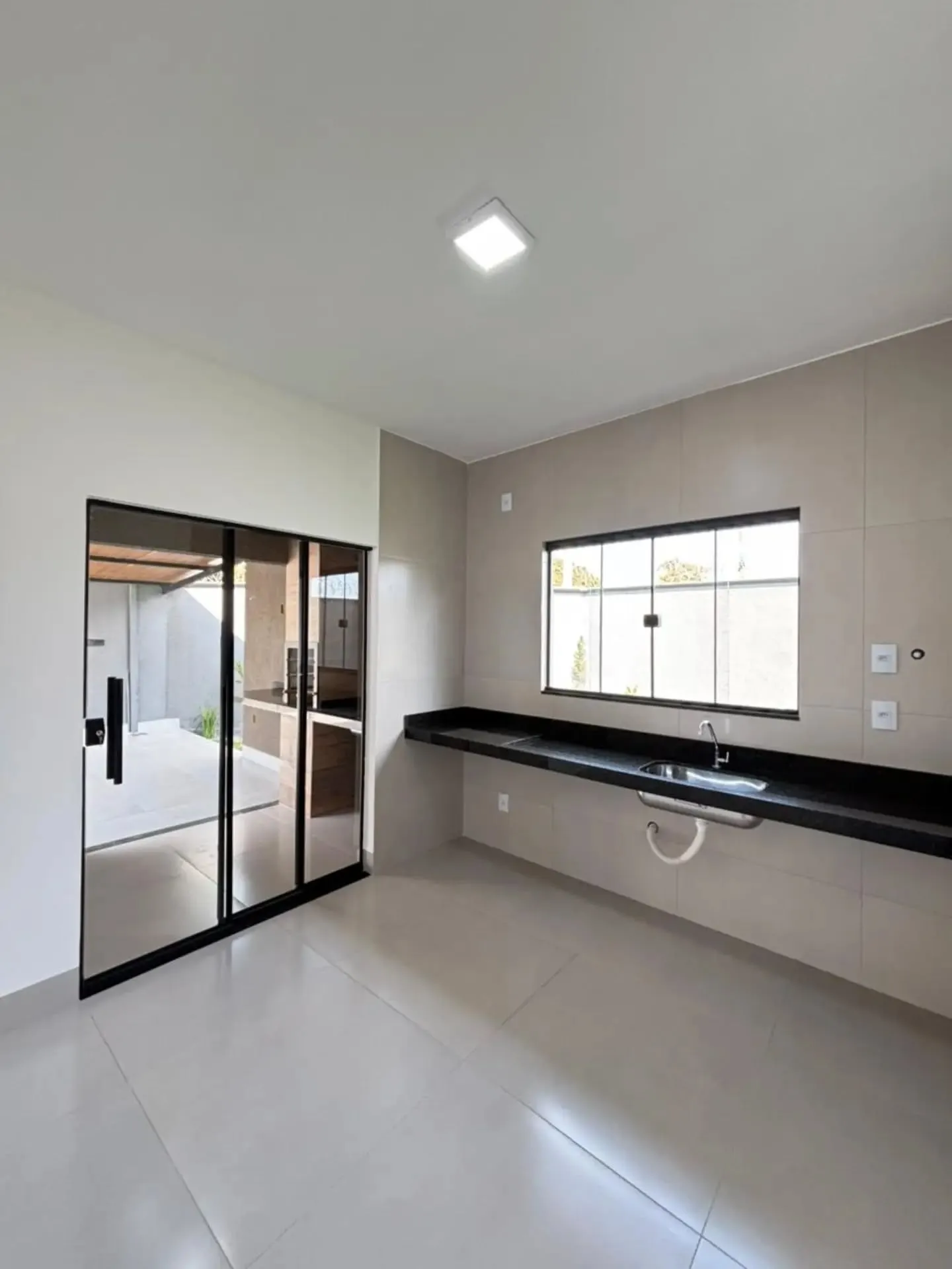 Imagem Casa 2/4 C Suite De Esquina No Setor Rio Vermelho