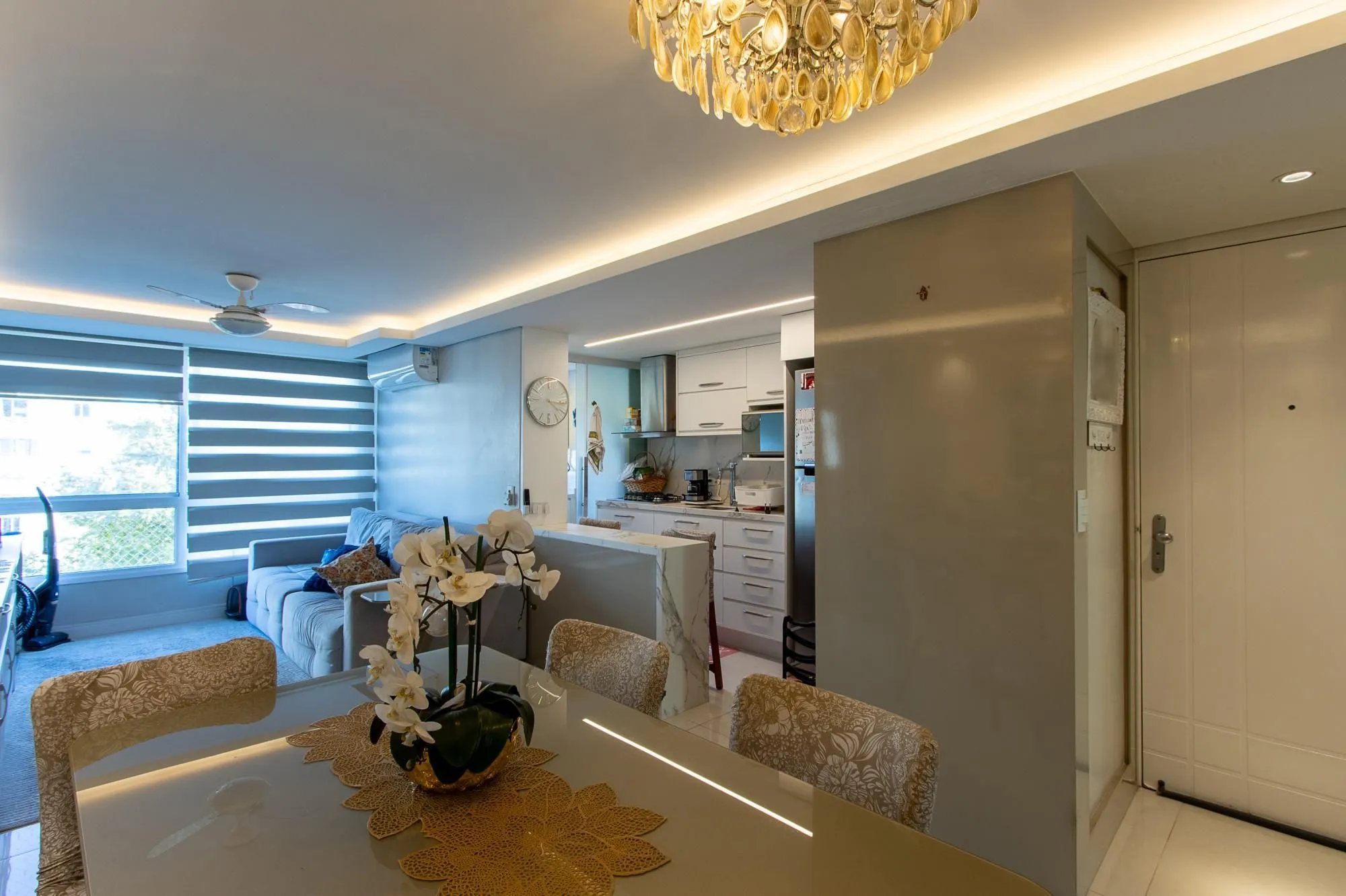 Imagem Apartamento com 2 dormitórios no bairro Cavalhada