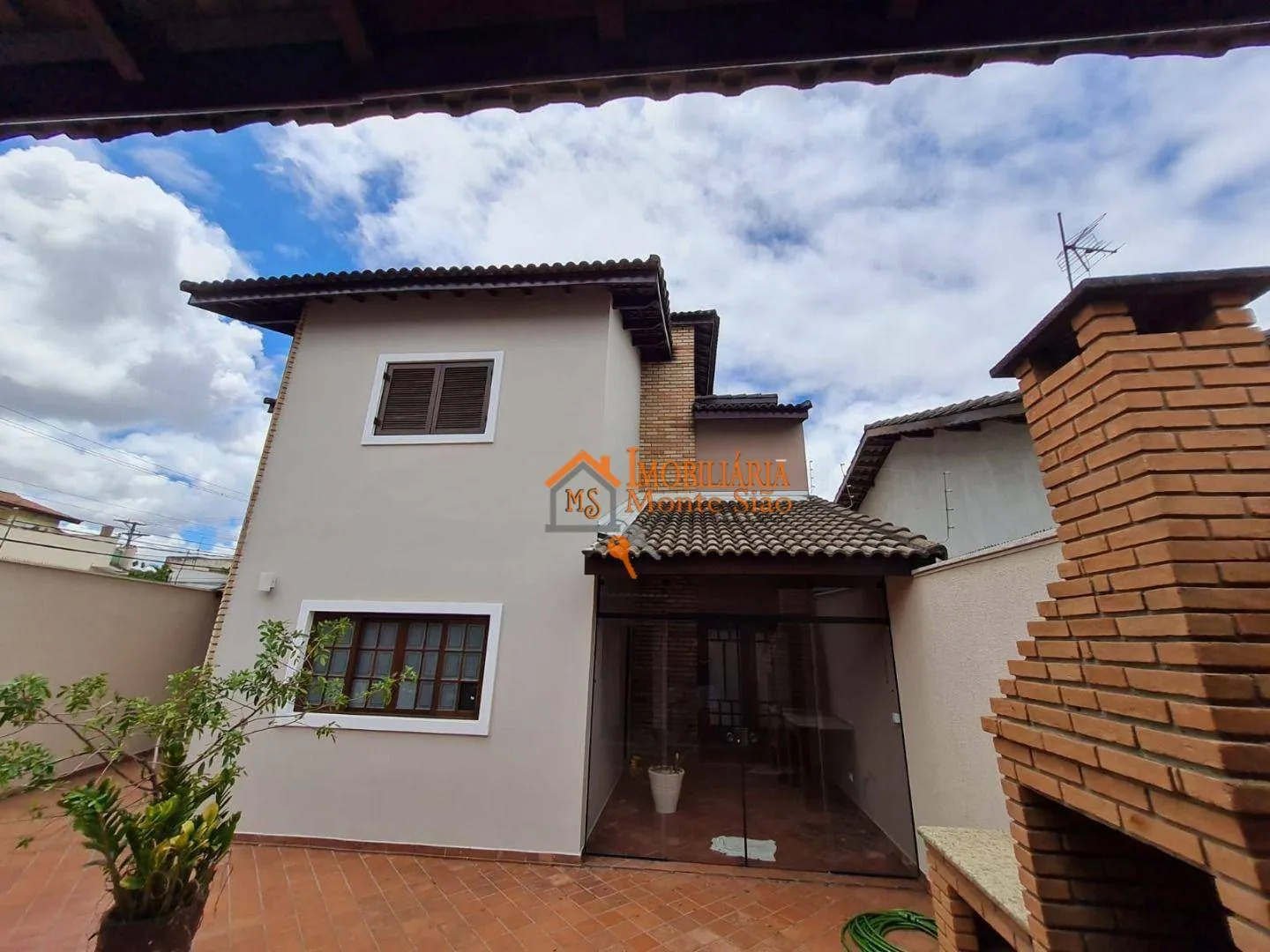 Foto do imóvel Sobrado com 3 dormitórios à venda, 219 m² por R$ 1.580.000,00 - Jardim Santa Clara - Guarulhos/SP