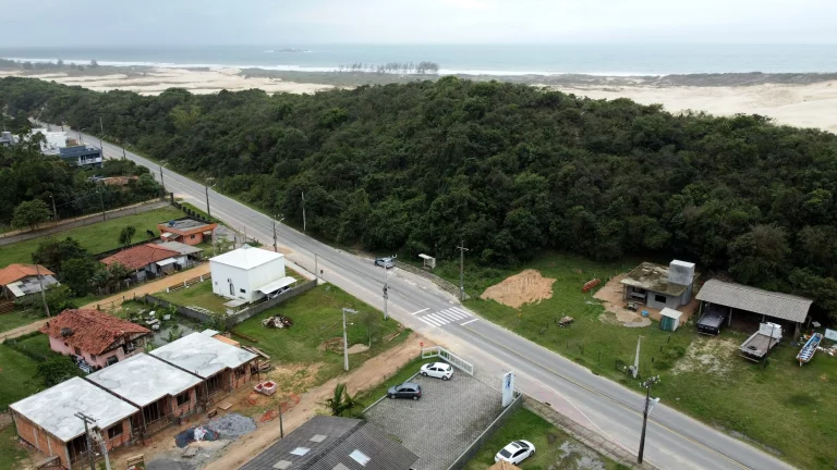 Imagem Oportunidade Única: Terreno Plano de 581 m² com Escritura Pública em Areias do Macacu, Garopaba - SC!