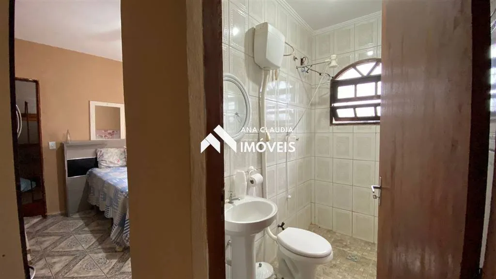 Imagem Casa a venda em Mongaguá litoral de São Paulo, ótima localização próxima a comércios da região casa de praia com jeitinho de interior.