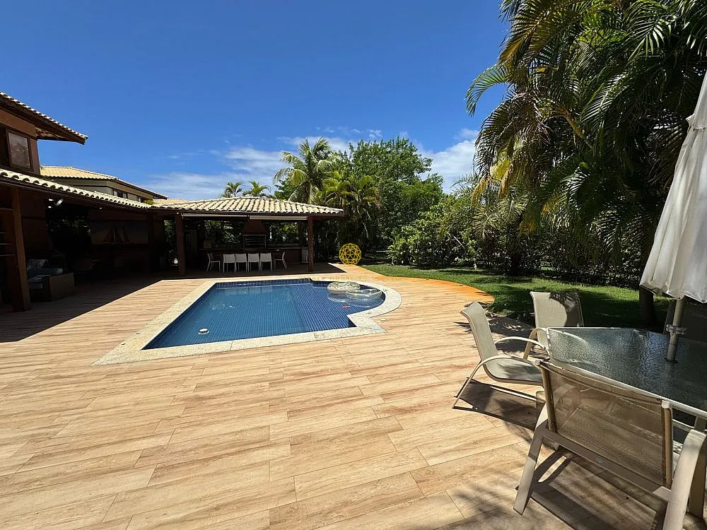 Imagem Casa 4 suítes no Condomínio Casas da Praia do Forte-BA