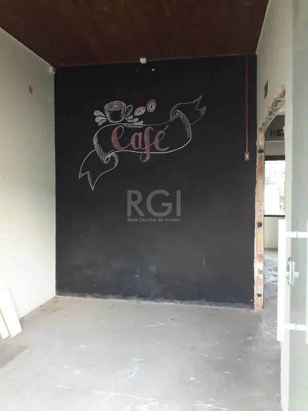 Imagem na Assis Brasil, Casa para Venda - 220m², 3 dormitórios, 2 vagas - Passo da Areia