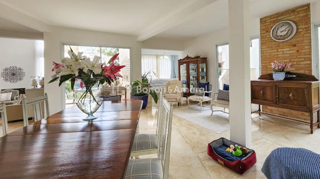 Imagem "Exclusiva Casa de Alto Padrão no Residencial Moinho de Vento - Valinhos/SP com Vista Deslumbrante"