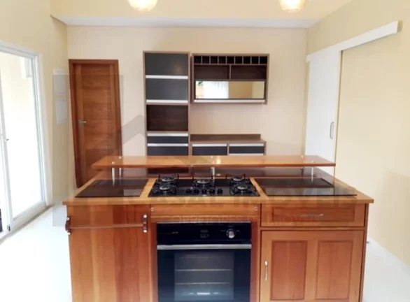 Imagem CASAL IMÓVEIS ALUGA CASA DUPLEX MONTENEGRO BOULEVARD 3 SUÍTES + GABINETE + 4 VGS