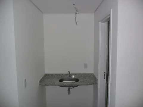 Imagem VENDA DE SALA COMERCIAL NO EDIFÍCIO OFFICE PREMIUM, EM INDAIATUBA/SP, 40m² com toilette e 02 vagas de garagem, em edifício conceituado. CONSULTE-NOS.