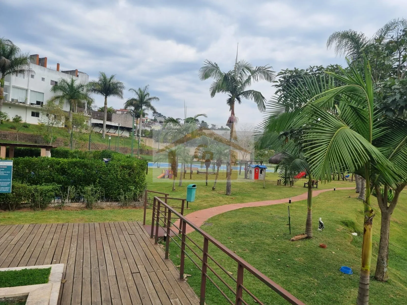 Imagem Residencial faz encontro com o parque Cemucam!!! Terreno com 901 metros