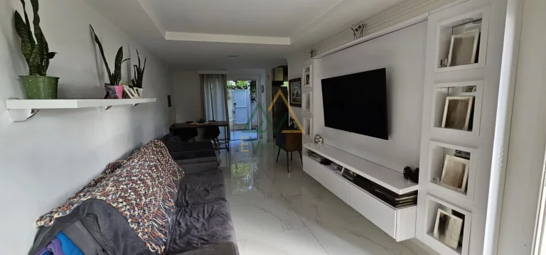 Imagem Sobrado em Condomínio à venda no Santa Cândida Curitiba PR