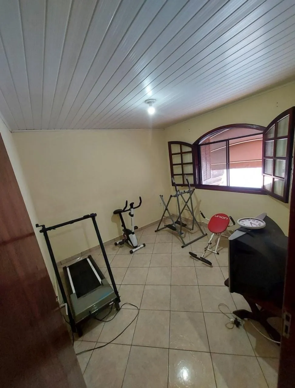 Imagem Sobrado Imponente com 4 Dormitórios, 2 Suítes, Cozinha Externa, Sacada e Ótima Estrutura à Venda - Grande Oportunidade!