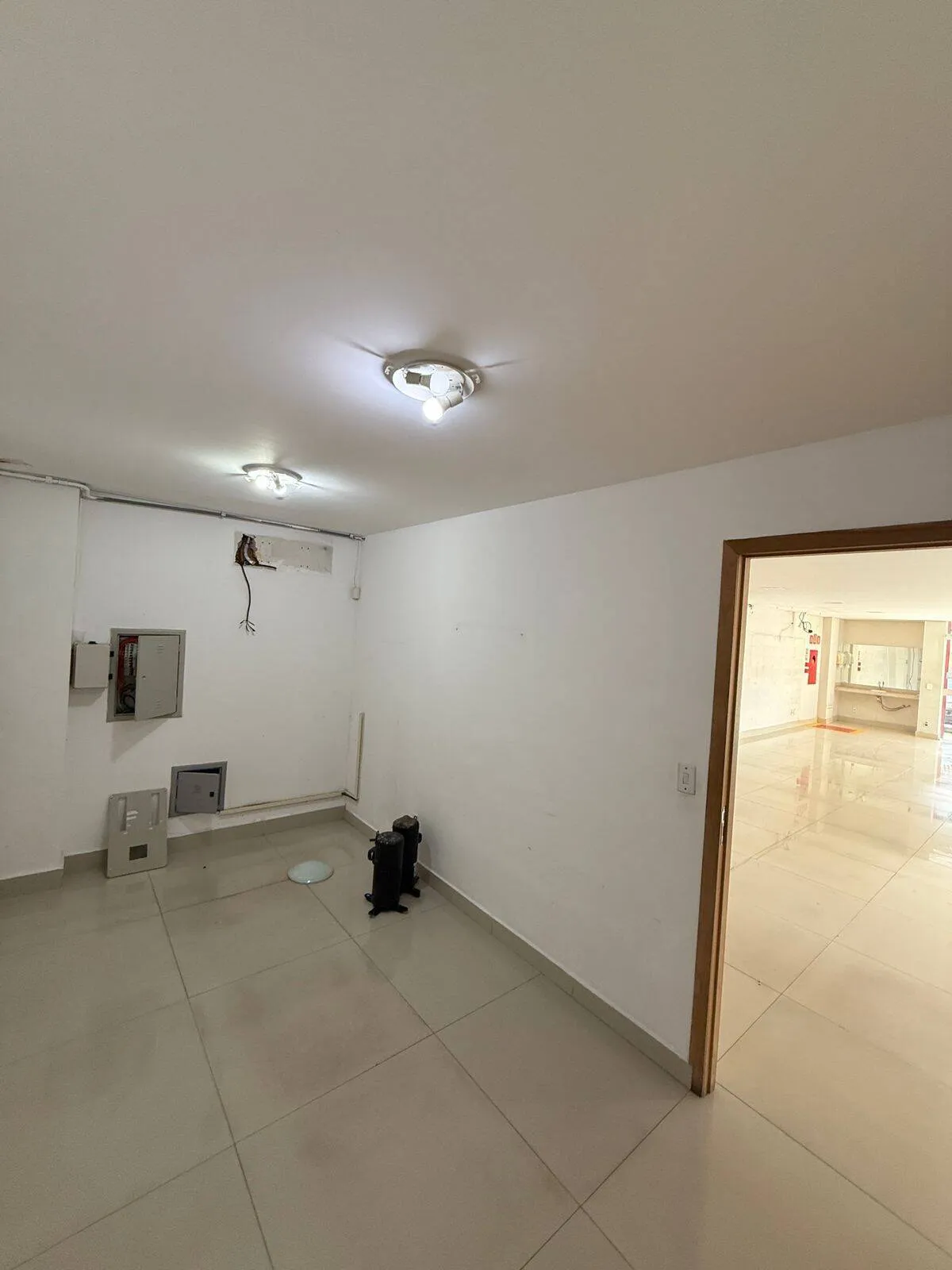 Imagem SALA COMERCIAL À VENDA OU LOCAÇÃO ED. COPA EXECUTIVO CENTER POÇÃO