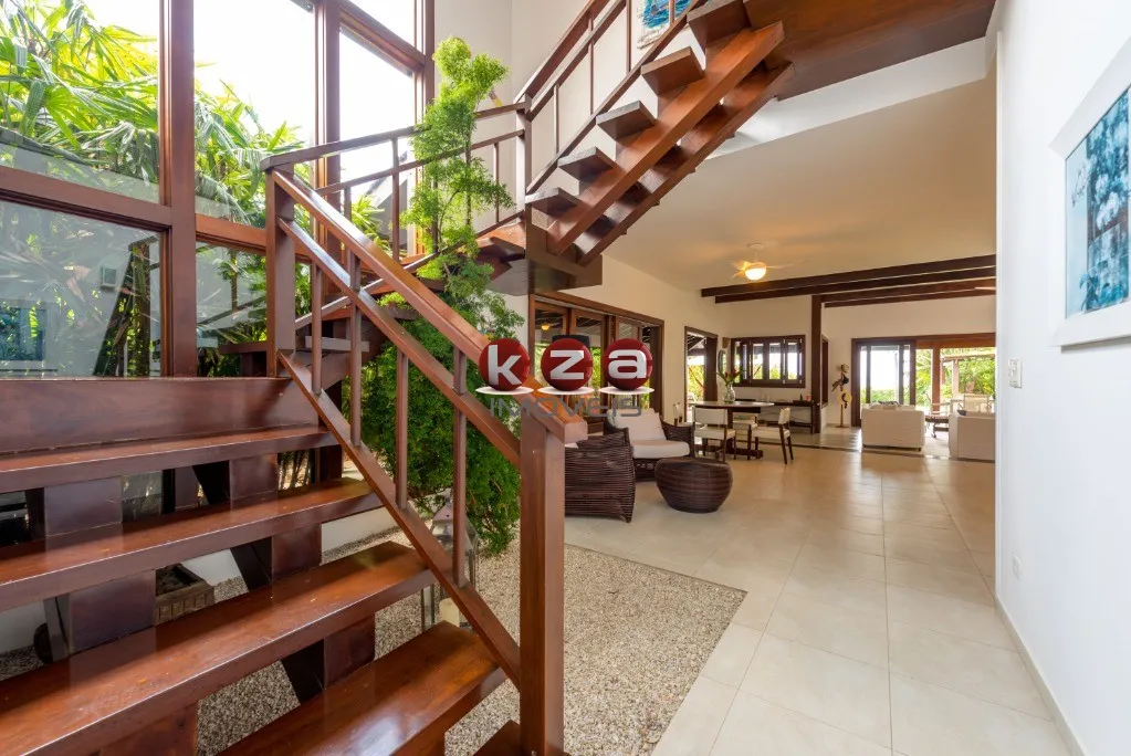 Imagem Mansão de Luxo em Condomínio Exclusivo em Maresias - 5 quartos, 5 suítes, 3 salas, 6 banheiros, 5 vagas, 507m². Venha conferir!