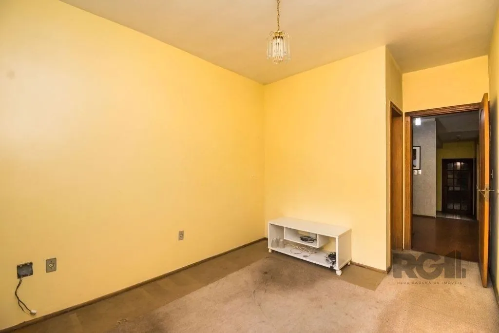 Imagem Excelente casa de 354m² com 5 dormitórios e 8 vagas.