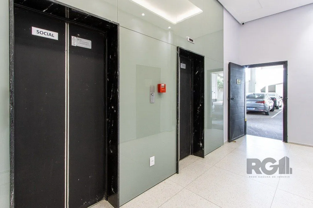Imagem SALA COMERCIAL BAIRRO MENINO DEUS - 82m² DE ÁREA PRIVATIVA, 1 VAGA