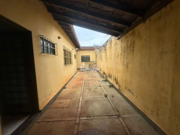 Imagem Casa de 3 dormitórios à venda no bairro Fabrício em Uberaba